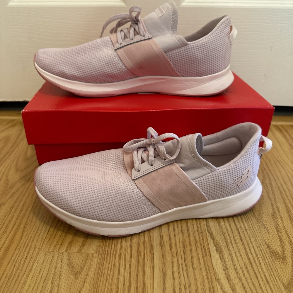Light pink New Balance sneakers #sneakerlove #comfort
Size 11 women's